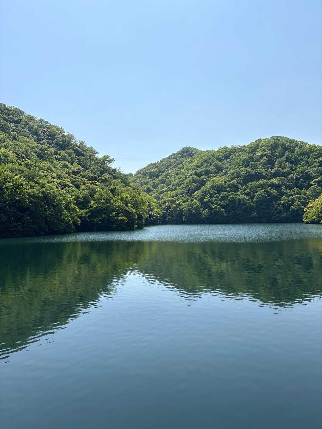 布引貯水池は水面に空が写りキレイです✨