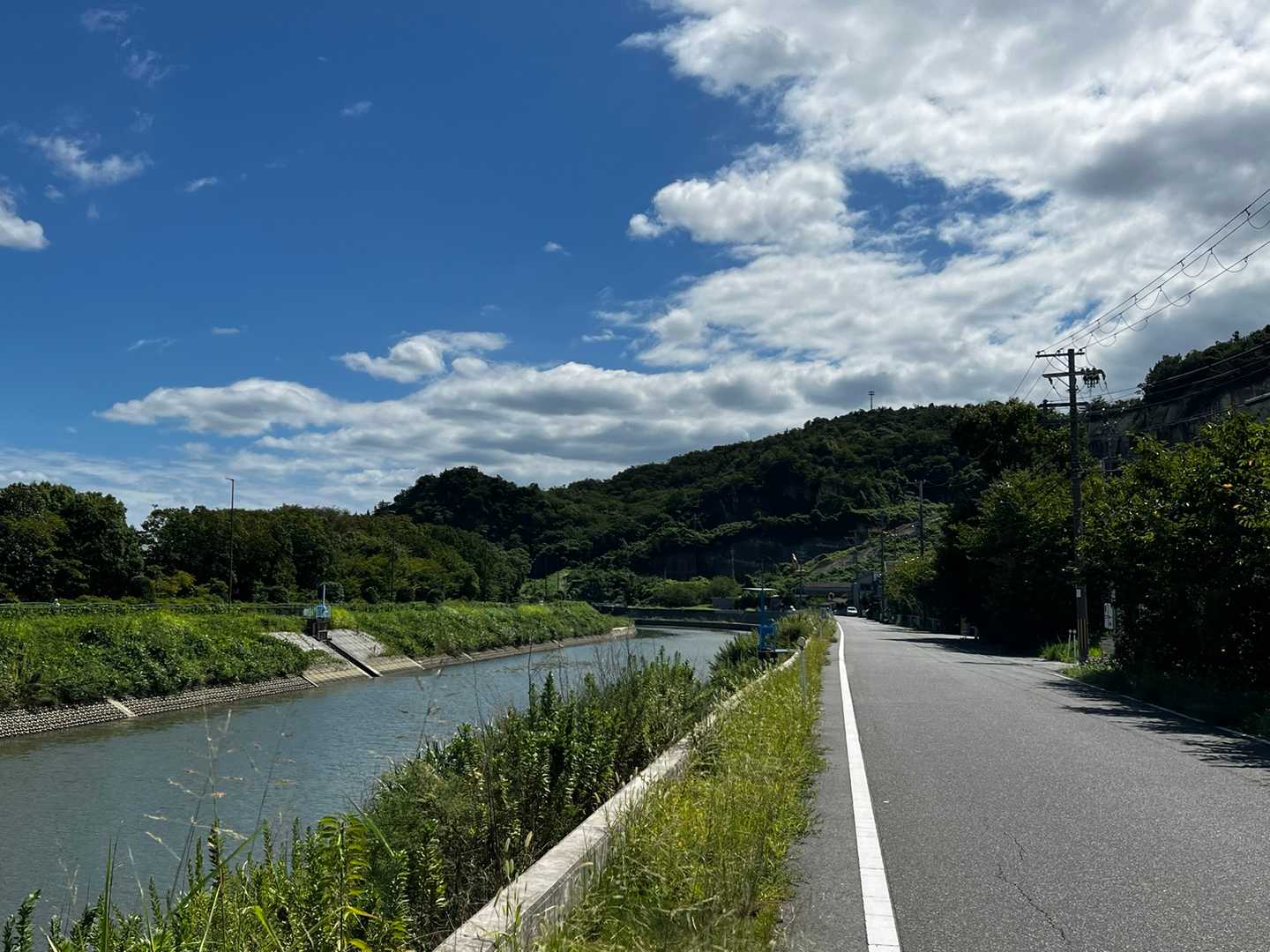 法華谷川沿いを歩いて