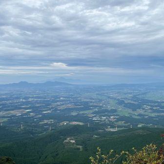 金峰三山と奥に普賢岳