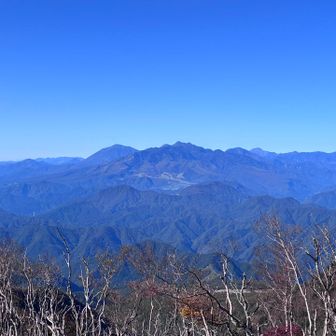 山頂からは、日光男体山、女峰山、日光白根山など、これまで登ったことのある日光の名峰が青空によく映える⛰️