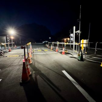 広い駐車場には車が3台のみ。
連休明けの平日はこんなもんだな。