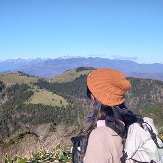 御嶽山、白山、アルプスオールスターズを捉えながら千両山まで戻って来た
千両山は遮るものがなく360度見渡せて全部見える✨