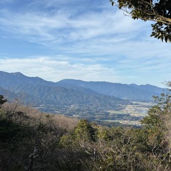 右から井原山三角に尖ってるのが雷山
一旦下がってもう一つ奥が羽金山
左が女岳浮岳二丈岳との案内図がある🔖

女岳..二丈岳.波呂山は次行くから待っててᕦ(ò_óˇ)ᕤ