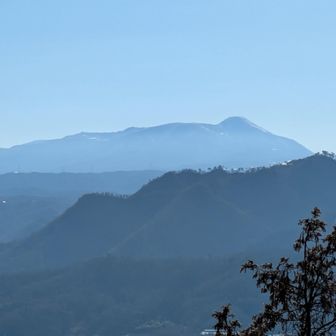 八ケ岳方面　右端は蓼科山