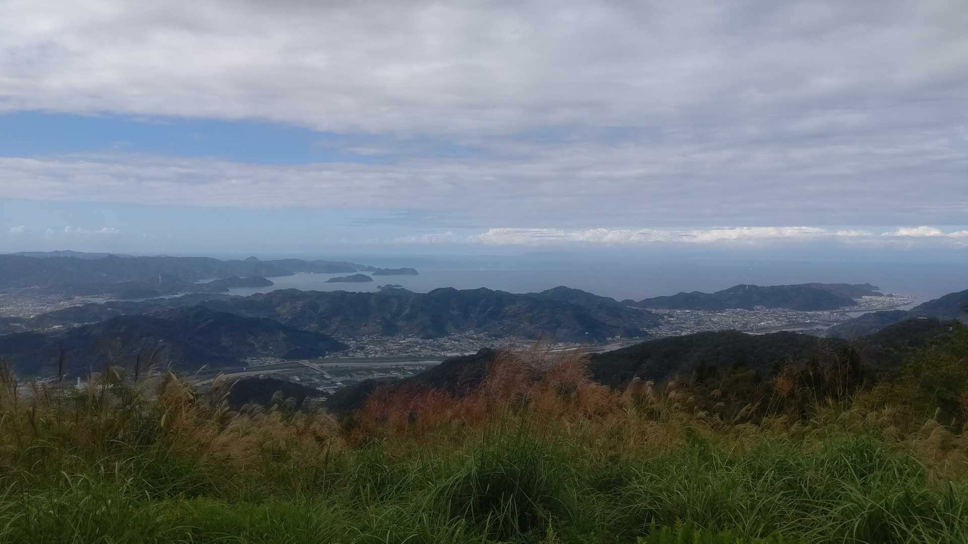 山頂から
淡路島がかすかに見える
