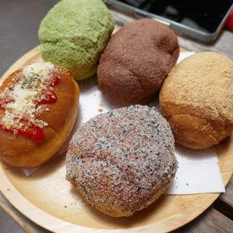 高見石小屋の揚げパン5種類1100円