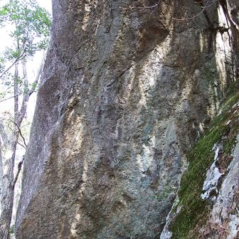 最後に黒髪山へ。巨石が多い