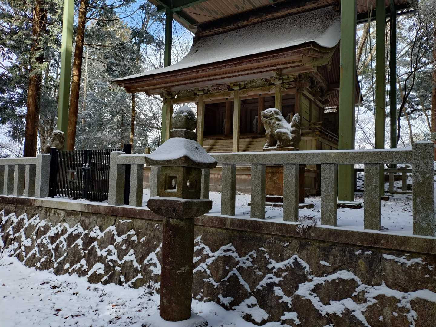やっと神社⛩️
👩お参りしよ
👨イテッ