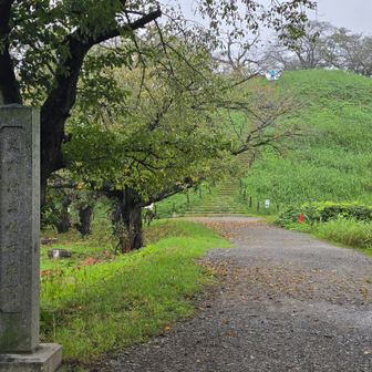 石田堤から丸墓山へ