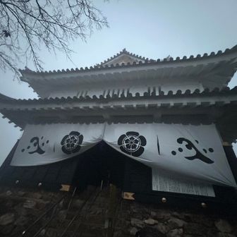 岐阜城もお正月を迎える準備😄

昨日は岐阜城天守閣の煤払い行事があったのね🧹