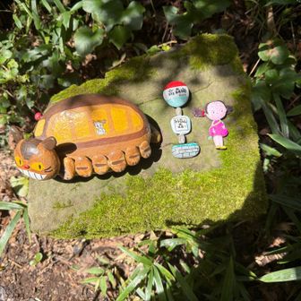 猫バスとメイちゃん、ここの石のオブジェは完成度がめっちゃ高いです。