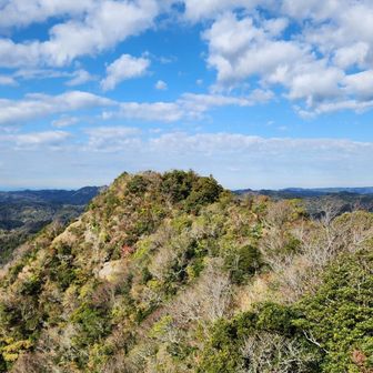 南峰から北峰を望みました。