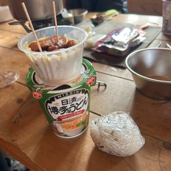 山小屋でお昼ご飯🍜🍙