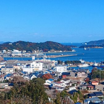 2019年位までは、宇高国道フェリーと言う岡山(宇野)↔️香川(高松)直通のフェリーが有りました🛳️
今は直島経由で高松まで行きます🏝️
また原付修理して四国の山アタック
しましょうか🛵