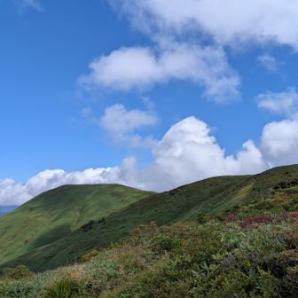 雲が上がって　越後三山は雲の中