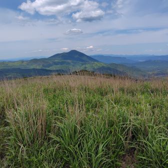 正面は涌蓋山