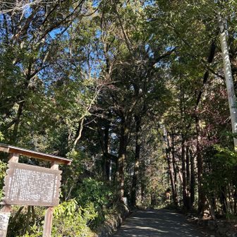 天覧山の登山口。