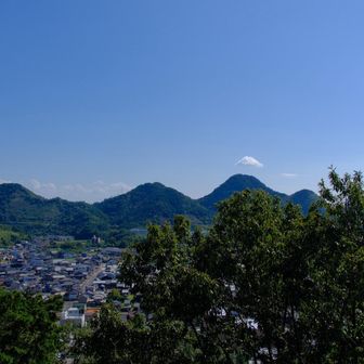 変な形は、松鞍山⛰️
低山だけど、険しそう。