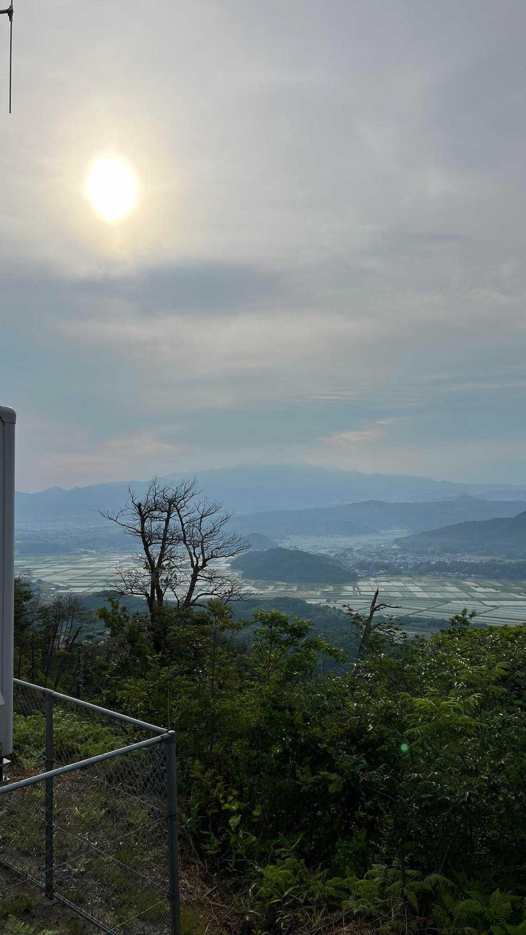 母塚山で日の出を拝んでからスタート😆