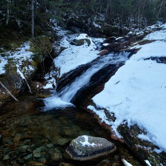 ナメ滝をドローンで撮影してみました。飛行に際して関係部署へ連絡済みです。