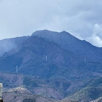三つ峠山は道中至るところで立派な姿を見せてくれました