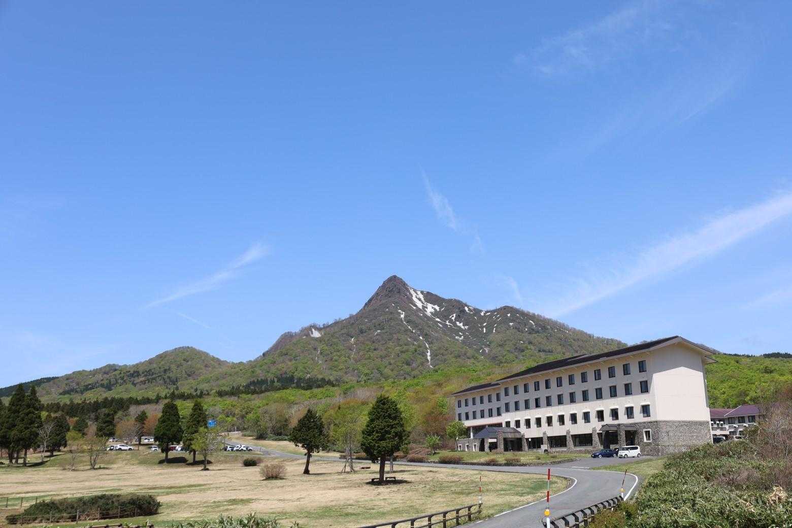 休暇村奥大山と烏ヶ山
なんか   絵になるなぁ〜😊