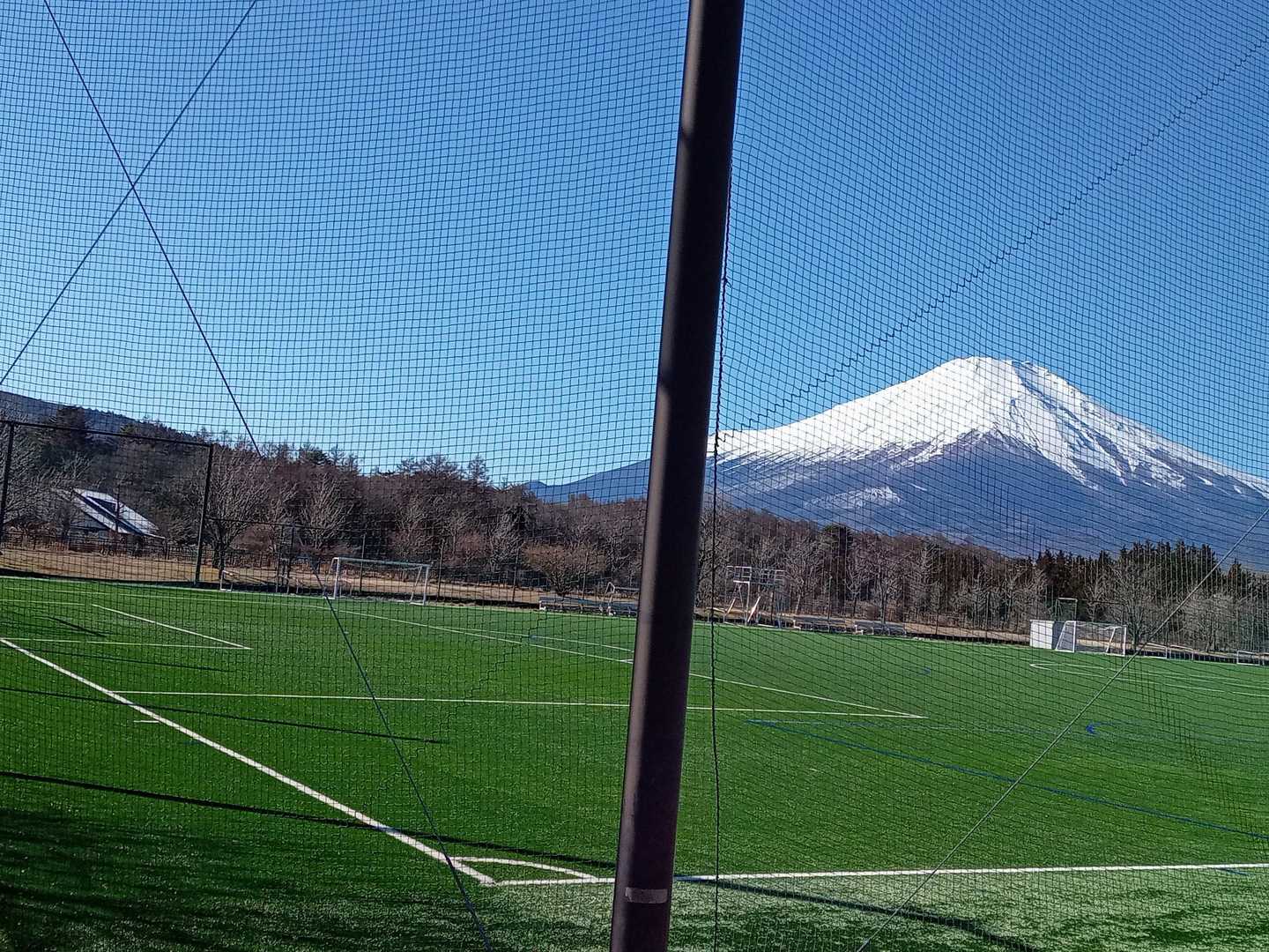 この辺の人はこんな富士山見ながらサッカーするの？
気持ち良さそう✨