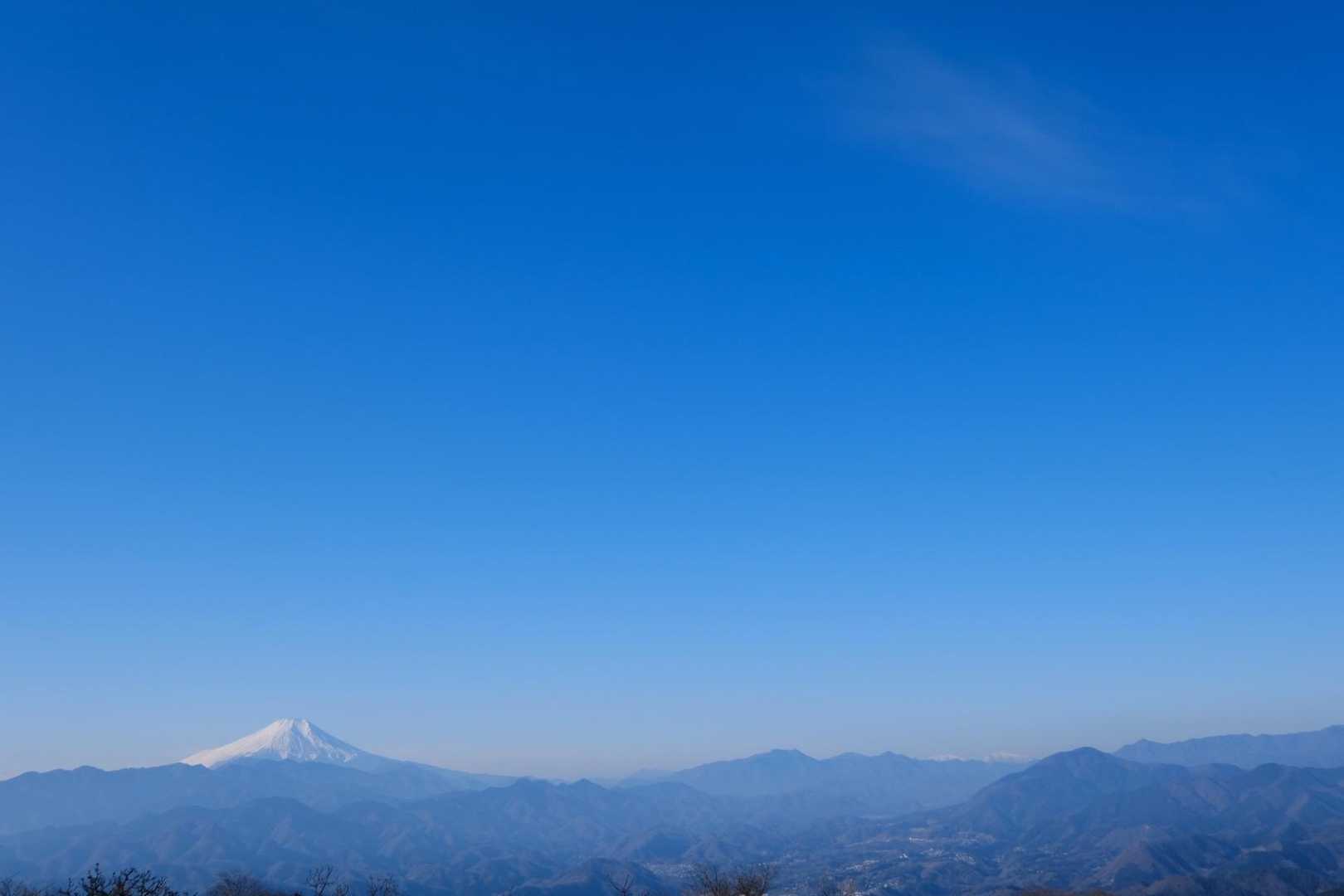 わーい！富士山がよく見えましたっ！！
パシャパシャしてるうちにあっと言う間に冷えてしまい脱いだ服をいそいそと着込んでけんちん汁いただきました。癒し〜