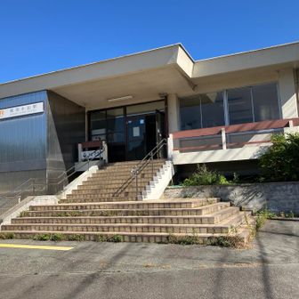 駅前の観光センターの方によると小山町のお土産といえばワサビだそうです。
すぐ近くのお店で、わさび漬けとわさび最中を買いました😋