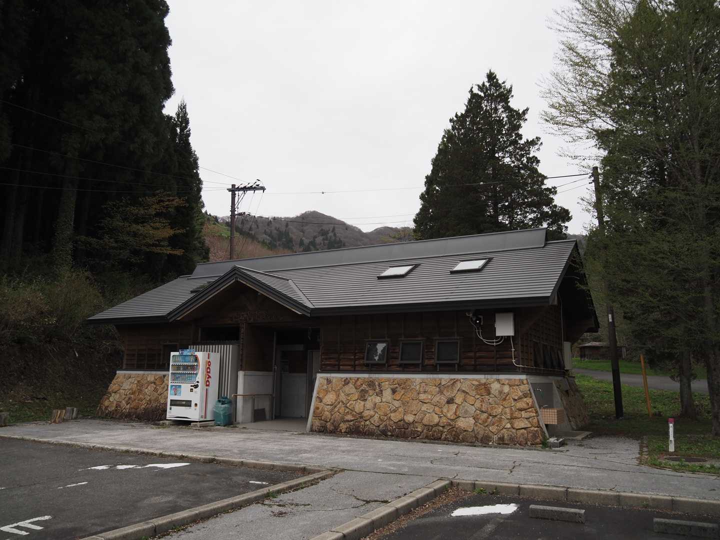 天気予報通りの曇り空ですが、気温が上がることに期待を懸けてスタートしました。🚶💨