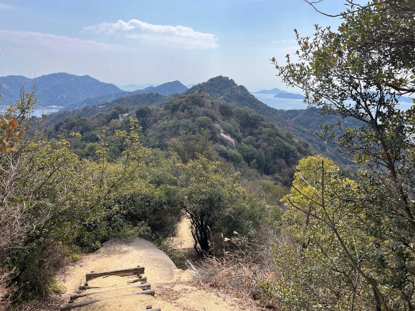 静かな瀬戸内の美しい景色を堪能したあとは
のんびり港に戻るとします。