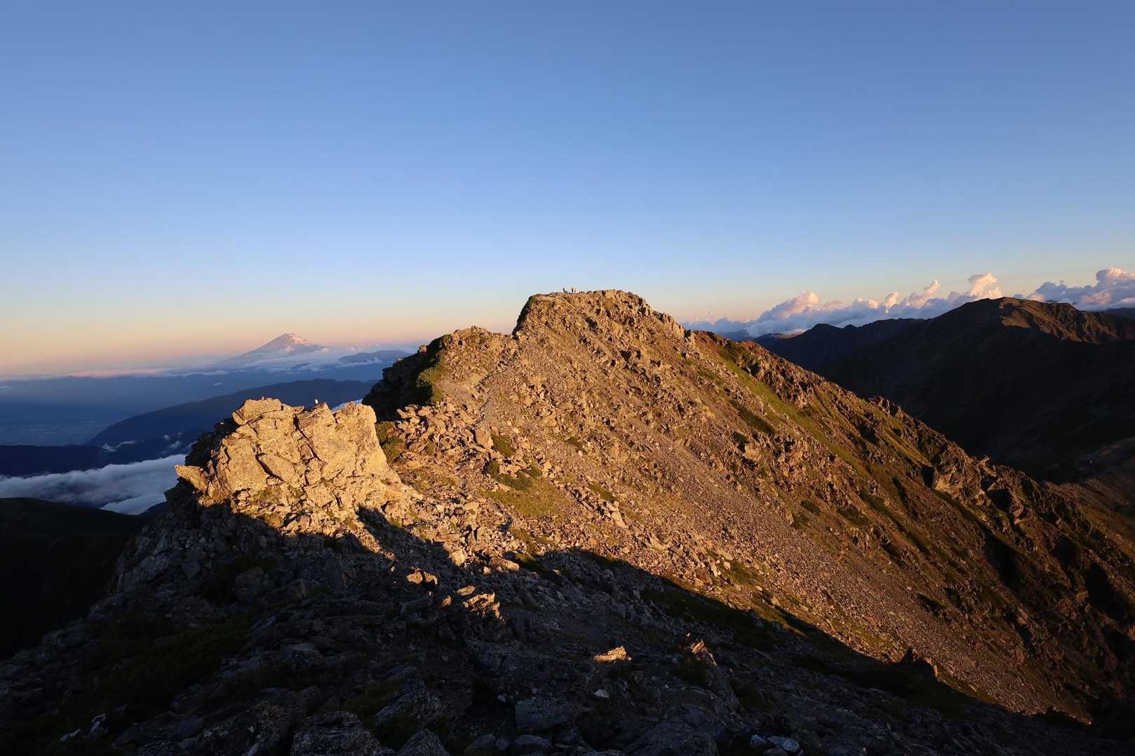 白峰三山（北岳・間ノ岳・農鳥岳）ピストン縦走小屋泊 / カンピーの