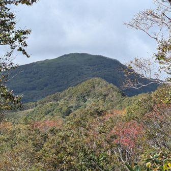 奥カムイヌプリと鷲別岳（室蘭岳）