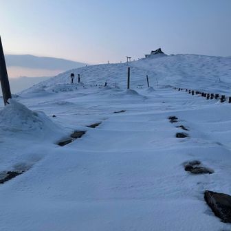 稜線に出ると風が強くなる🌪️でも寒いだけ
