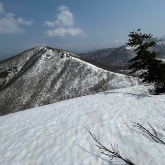 「牛殺山」から「雄国山」へ‼️
磐梯山や飯豊連峰が眺望できる稜線はピカイチなんです♪♪♪