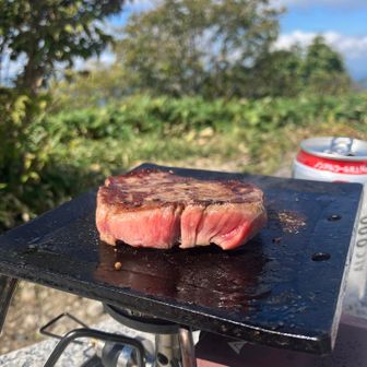 肉は完全な仕上がり✨
ですがLAWSONポプラで購入した
白飯（小）が見当たりません
どこにおいてきたのやら…