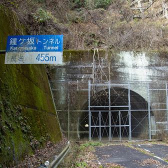 昭和のトンネルはすぐ来れます。いい感じに朽ちてきてる。