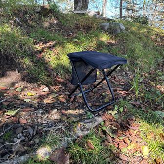 テント泊のときは特に椅子が欲しいので折り畳みを購入