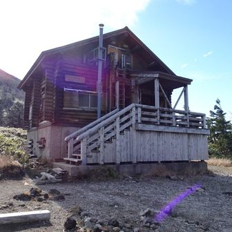 避難小屋。トイレ有り