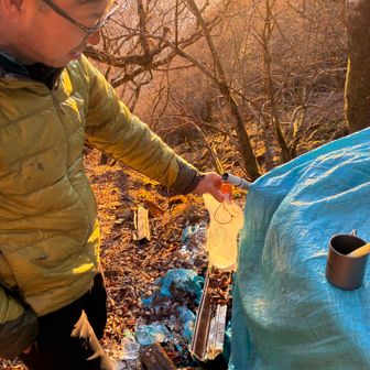 朝の水汲み
水場はチョロチョロで少なめでした