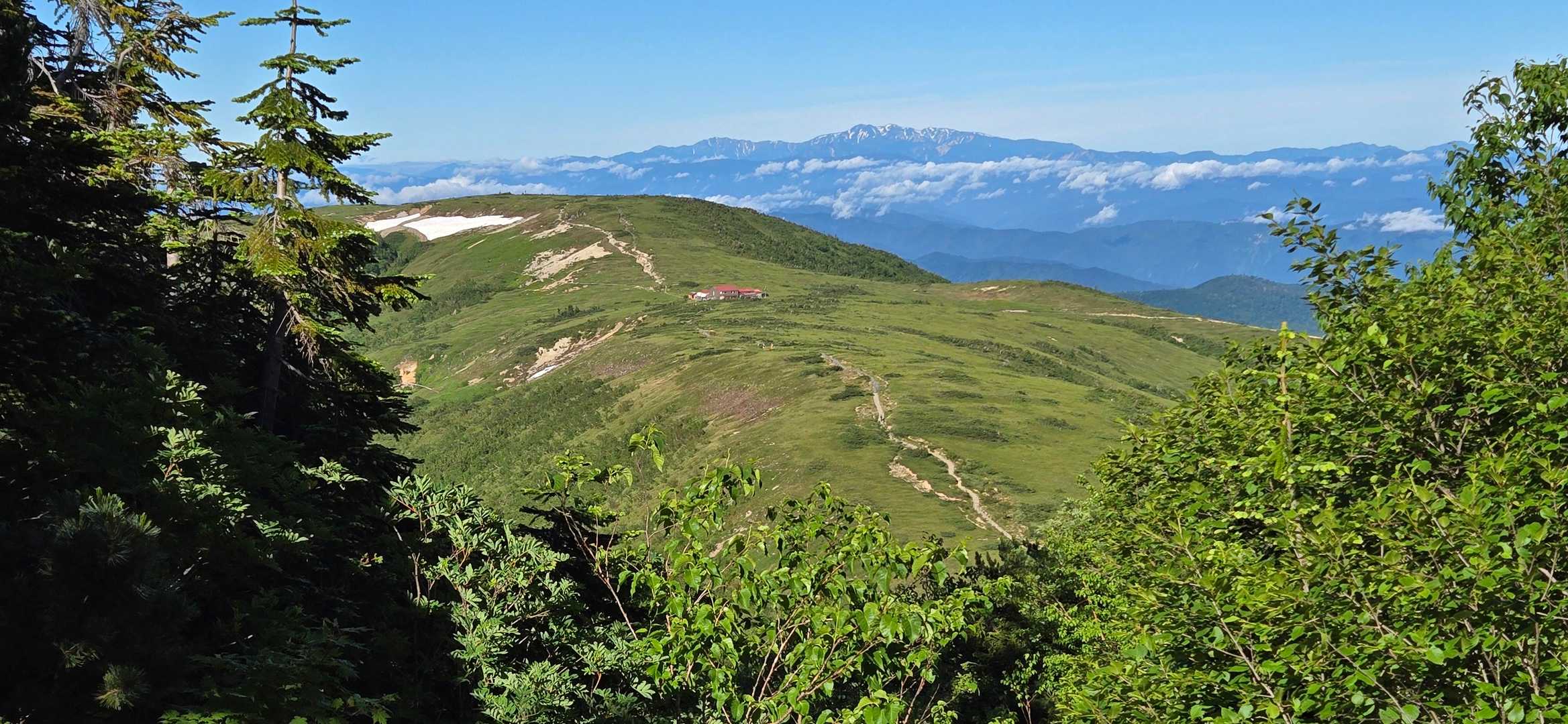 太郎平越しに白山😊

この後アッとゆう間に白山は雲隠れ、、、