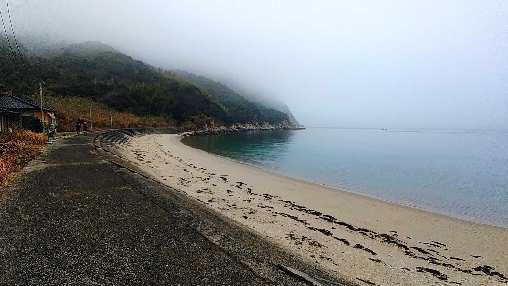 白浜
遊泳は禁止だそうです