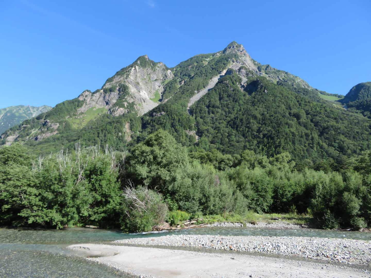 明神岳。
