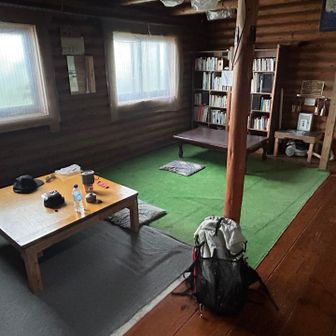 雨降ってたので祖母山九号目山小屋で昼食。掃除して撤収。ありがとうございました。