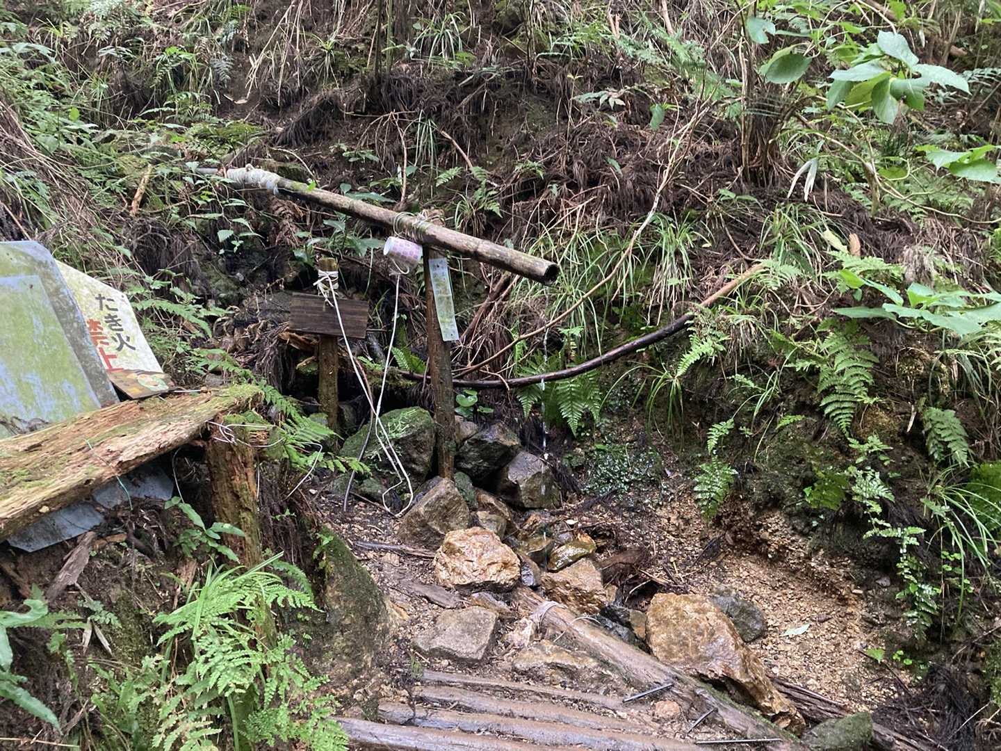 下りは祐泉寺経由で。途中の水飲み場^^