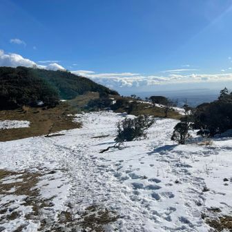 奥宮へ向かいます　風強め