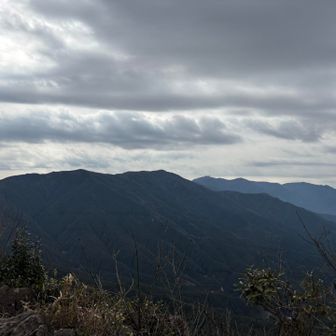 若杉ヶ鼻
今から登る山たちが見える