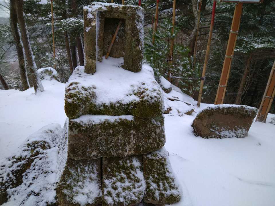 とっても小さい鷲尾山神社がありました。

