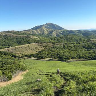 あの奥の涌蓋山まで🚶‍♂️
かなり距離があるよ💦