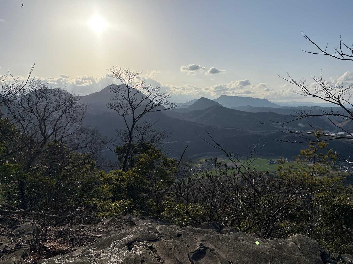 振り向くと宇佐の山々